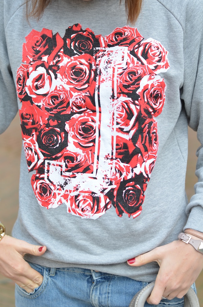 ROSES SWEATER 1